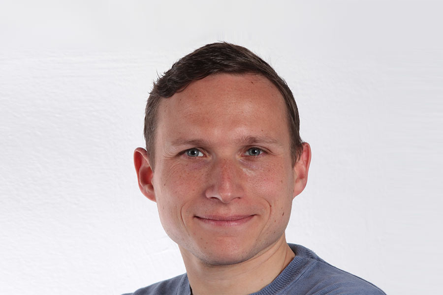 Philipp Raabe – Supervisor & Coach (DGSv) Porträt von Philipp Raabe, Supervisor und Coach (DGSv) beim Supervisionsnetzwerk